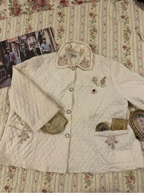 True Vintage 1960s Quilted Jacket Beaded Collar Loungewear House Coat Ivory L XL